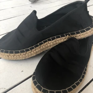  - Espadrillos från H&m  Frakt 50kr 