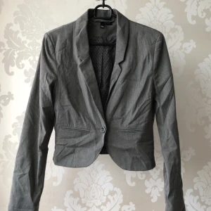  - Kavaj snygg passform. Väldig bra skick.