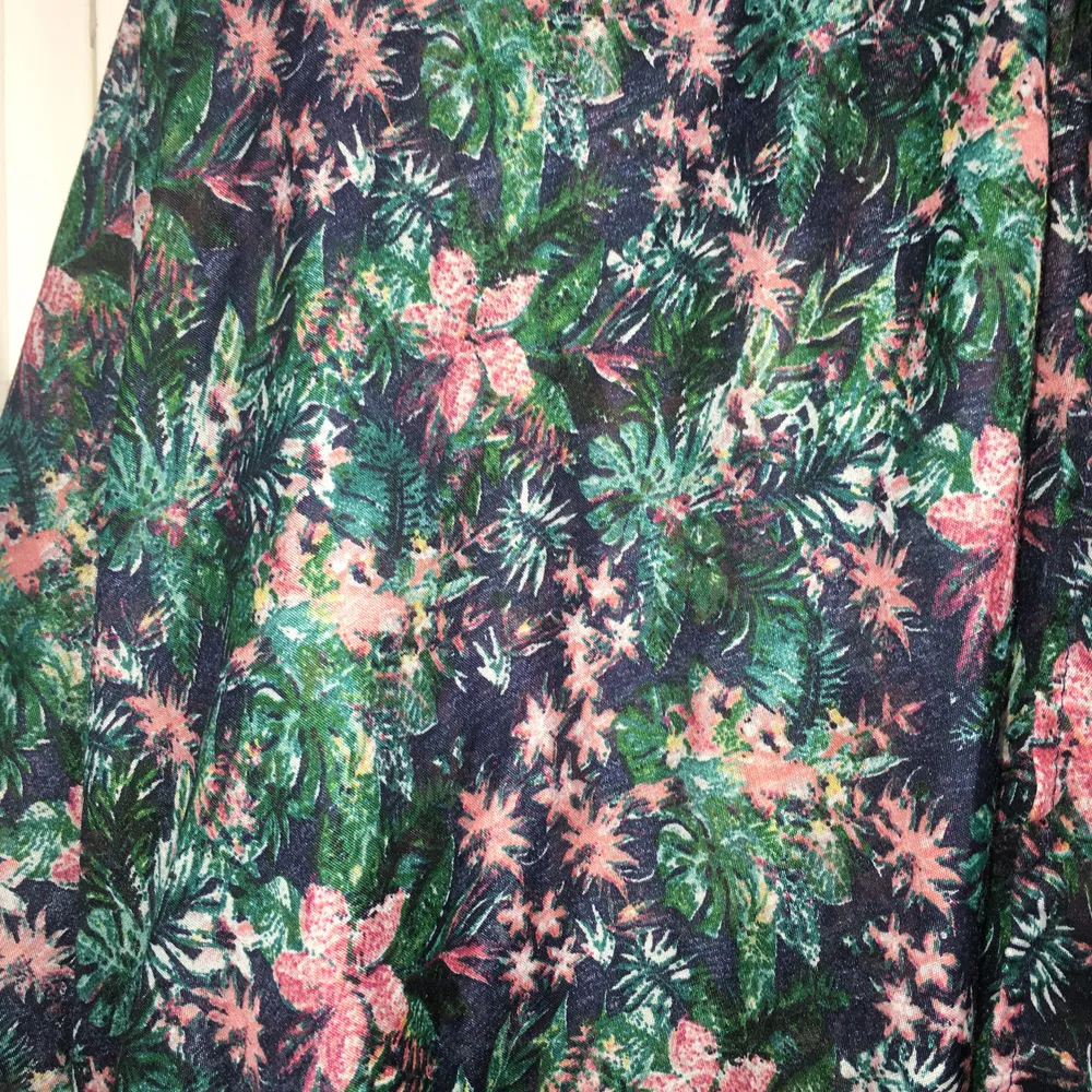 Blommig grön & rosa kimono/tunika . Övrigt.