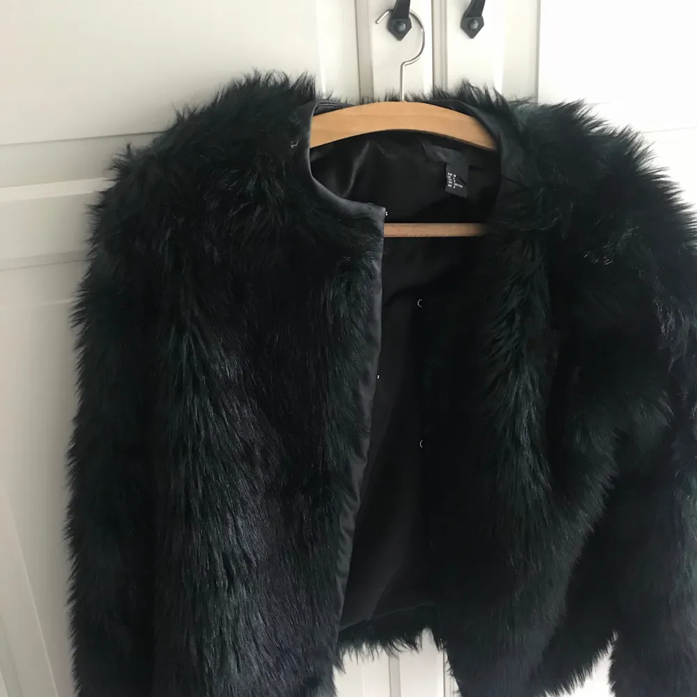 Green faux fur in excellent condition . Jackor.