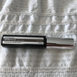  - Köpte en ögonbrynsmascara i fel färg, aldrig använd endast öppnad.