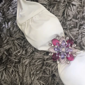  - Bikiniöverdel från Victoria’s secret. Inte använd så många gånger och på flera år. Jag kan skicka bättre bilder men tyvärr inte när jag har på mig den.   Kan mötas i Göteborg men också frakta om köparen står för det. 