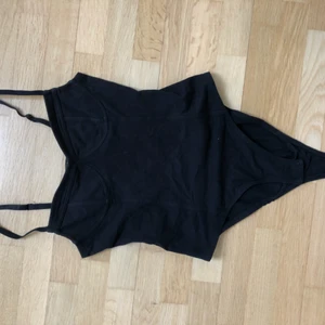  - Svart body från Bik Bok