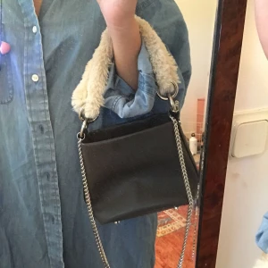  - Supergullig väska från zara 