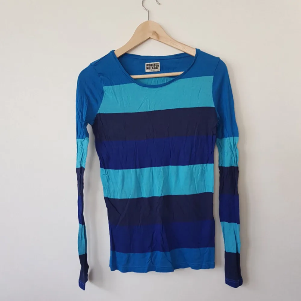 🌿🐋Cool blue stripes with nicely fitting long sleeve shirt🐳. T-shirts.