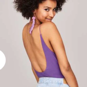  - Säljer denna då färgen ej passade på mig! Storlek S   Nypris 249:-  Säljer för 160:-  Prislappen sitter kvar på bodyn