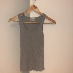 Topp  - Oanvänd topp från crocker