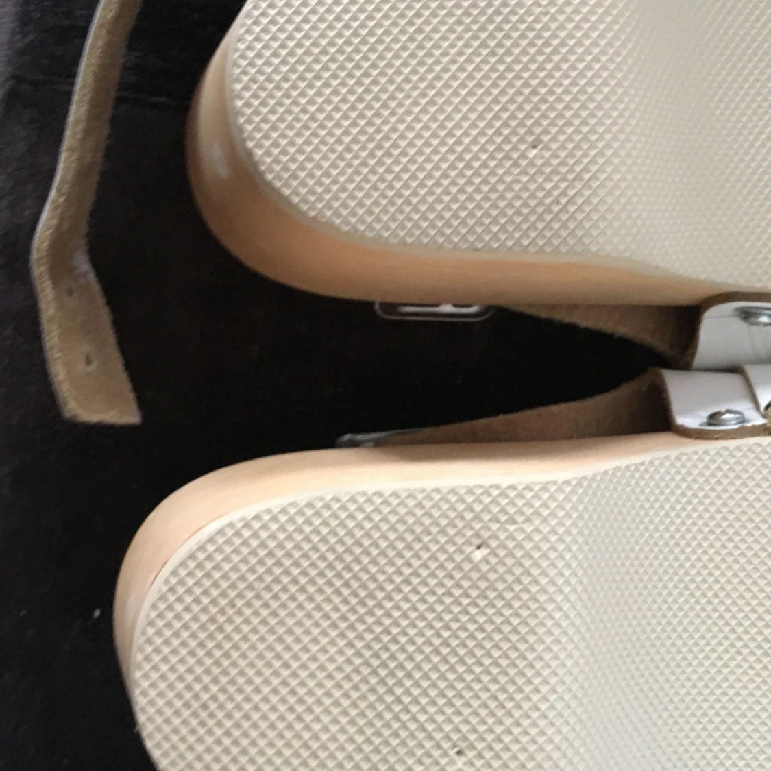 Ny läder och trä skor i stl 39 - 91