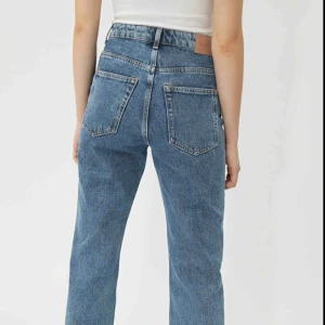  - Weekday Voyage i storlek 28/30, endast testade. Köpte fel storlek. Kvitto finns :)