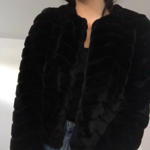 Fluffig jacka - Frakt ingår EJ