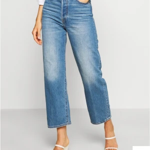 Säljer mina älskade Levis ribcage straight strl 27 - Inte slitna, inköpta för ca 1200