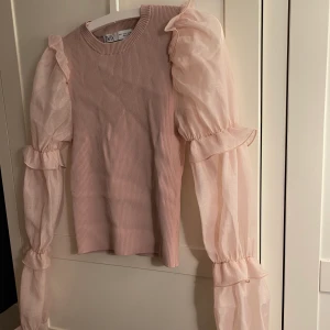 Zara blus - Aldrig använt denna blus, jätte fin gammalrosa färg. Storlek S, pris: 80kr+frakt