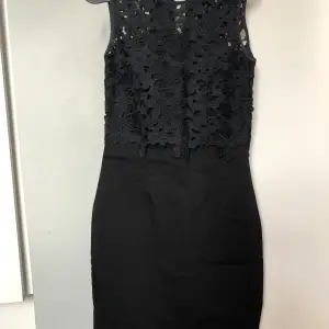 Helt ny, svart kläning från H&M