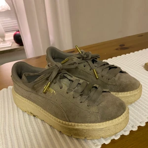 Puma suede, storlek 37 - Jättefina skor från Puma i storlek 37, för 150:- nypris 799! Frakt tillkommer