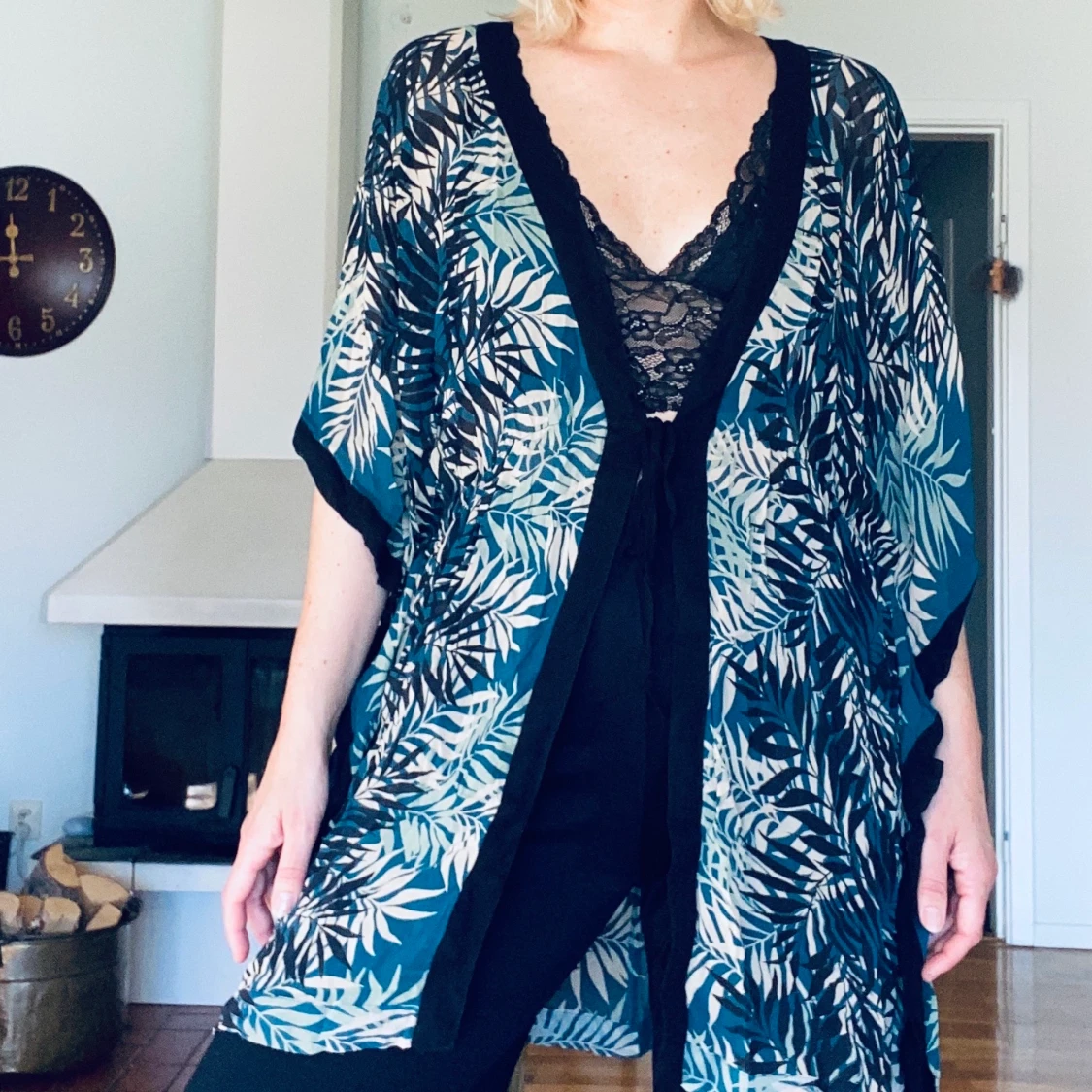 Mönstrad kimonoliknande överdel