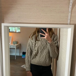 Stickad tröja - En fin stickad tröja ifrån HM som tyvärr inte kommer till användning🥰❤️ 