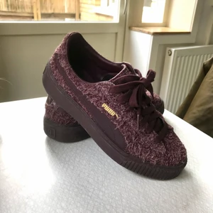 Puma Fenty 38,5 - Sköna pumaskor av Riri. Stora i storlek, skulle säga 39.
