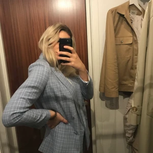 Blue blazer - Perfect condition! Size Large. 150 + Shipping ❤️❤️