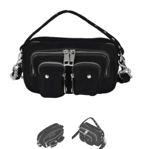 Nunoo-väska - Säljer min lilla Nunoo väska då den inte längre kommer till användning. Köpt på Nunoo i Köpenhamn, den är svart och i manchester , modellen Helena curduroy axelband i Manchester och kedja ingår. Begagnat skick men fortfarande schysst!💕