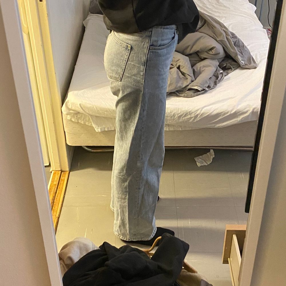 raka vida jeans från monki. medelhöga i midjan. . Jeans & Byxor.