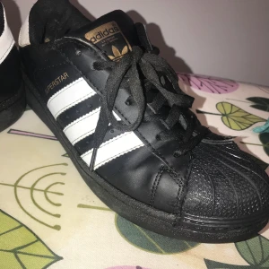 Adidas skor - Svarta Adidas skor