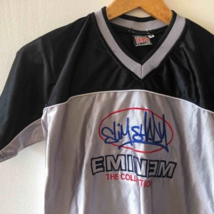  - Vintage Slim Shady Eminem tee. M på lappen men sitter som xs 