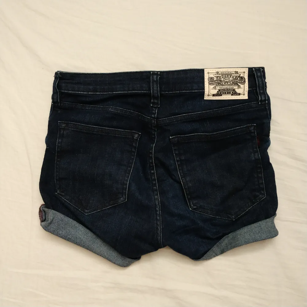 Shorts from Crocker, size 29 I would say correspond to S / M, I have M in the usual cases but they are a little too small. Very good fit, however, when I used them + as a new condition! Cut off myself and folded up with a safety pin on the sides, free to remove and sew yourself a few stitches! ❤️. Övrigt.