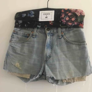 - Sjyssta Levi’s  shorts, en sommarklassiker ☝🏼kan mötas upp i Stockholmsområdet eller posta, köparen står då för frakten!