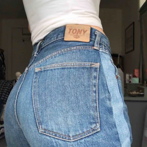  - Vintage Gul&Blå jeans! Bra passform och grovt, högkvalitativt jeansmaterial. Utsydda i benet men midjan är samma som den alltid varit i strl 30 så typ S-M. För mer info se min profil eller skriv!