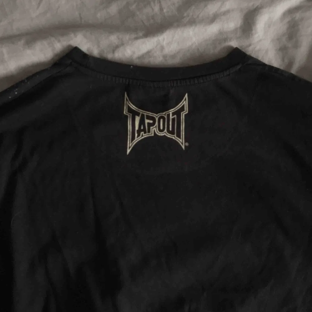 Tapout T-shirt strl L! Hmu vid intresse!. T-shirts.