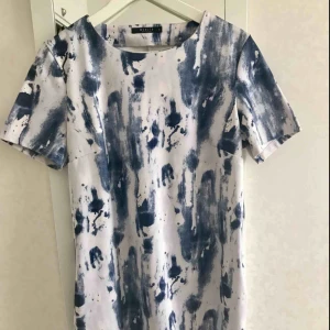  - Nice dress for spring ! Very nice and soft material, very good condition ☺️