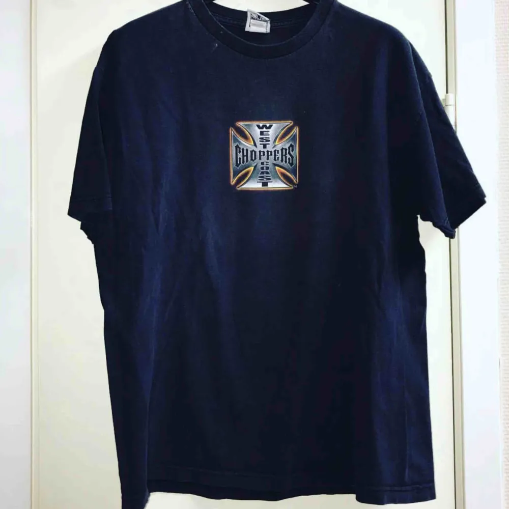 Vintage t-Shirt med Mc-tryck köpt i USA. Bra kvalla, ball. . T-shirts.