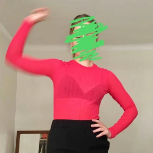  - Rosa mesh-liknande topp från weekday. Superfin men har bara aldrig kommit till användning. Frakt tillkommer på 40kr