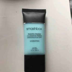  - Säljer denna primer som inte går att köpa här i Sverige. Köpte denna i london för ett tag sedan och jag har endast testat den en gång men sedan har den inte kommit till användning för jag har andra primers. 