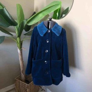  - Världens finaste och mjukaste jacka från BikBok x Elsa Hosk. Sparsamt använd!