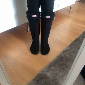  - Märke: Hunter Kategori: Strumpor Storlek: 36-38  Färg: Svart