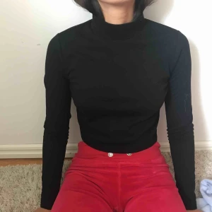  - En svart tröja från cubus. Kostar 100kr inklusive frakt. 