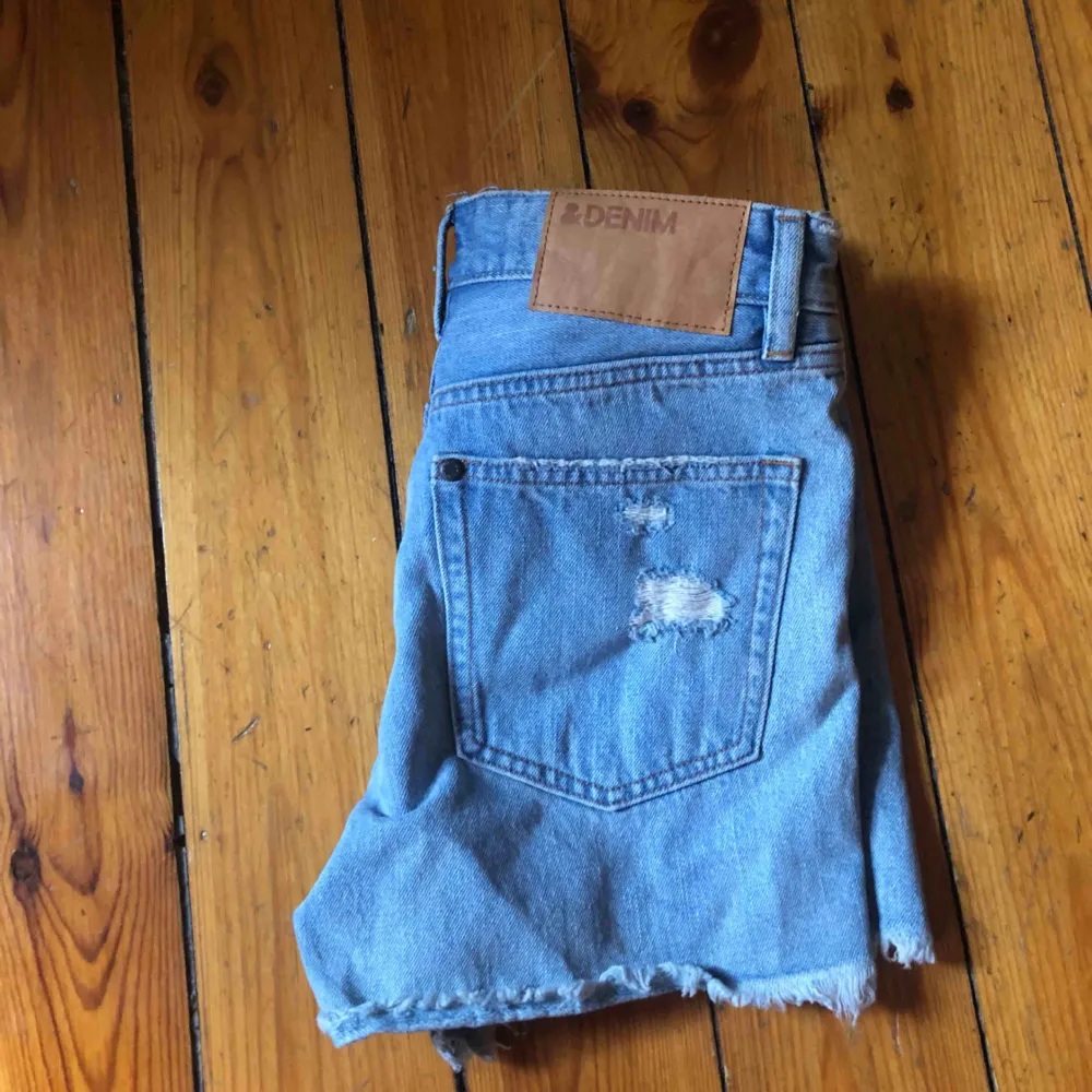 Fina jeansshorts sälja pga för små :(. Shorts.