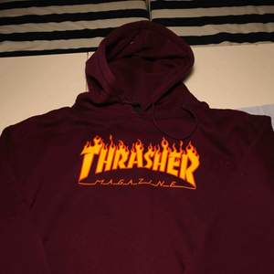 Säljer en helt ny och oanvänd Thrasher hoodie, den är i storlek XL. Pris kan diskuteras, möts upp i Stockholm. 