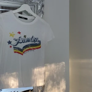 Tisha - T shirt med truck. Knappt använd