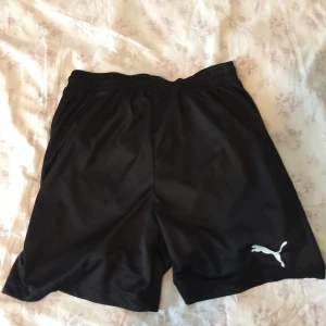 Puma shorts  - Puma shorts! Den lite kortare varianten! 