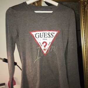 Guess tröja - Helt ny tröja från guess