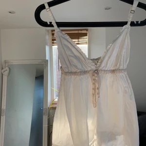 Odd Molly linne  - Finaste Linnet/blusen ifrån odd Molly, köpt för ca 300 om jag kommer ihåg rätt, kan sälja för 80💕 Storlek 2 vilket jag skulle säga motsvarar S💓