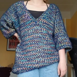 Stickad oversize tröja - Färgglad och mjuk tröja från Monki. Oversize. 