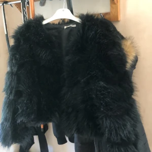 Pälsjacka - Fake pälsjacka från tessie. Storlek S/M säljer för 150kr plus frakt 