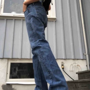 Levis Jeans, pösiga  - Säljer dessa snugga Levis jeans. Dem är pösiga. Säljer för 200