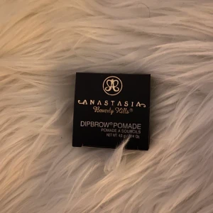 Anastasia Beverlyhills  - Pomade dip Brow färg chocolate oanvänd oöppnad 