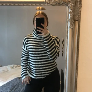 Stickd tröja  - Snygg tröja varm