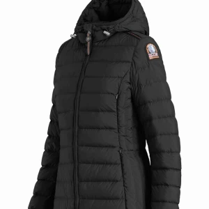  - Säljer min Parajumper jacka i modell Irene som är i strl S, kan passa även som M. Den är köpt i vintras från johnells, i bra skick. Säljer för 2500kr pris kan diskuteras vid snabbaffär