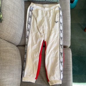 Reebokbyxor - Köpte dessa men har inte haft någon användning av dem. Riktigt snygga och najs att ha till sommaren. Nypris är 700. Priset går att diskutera!